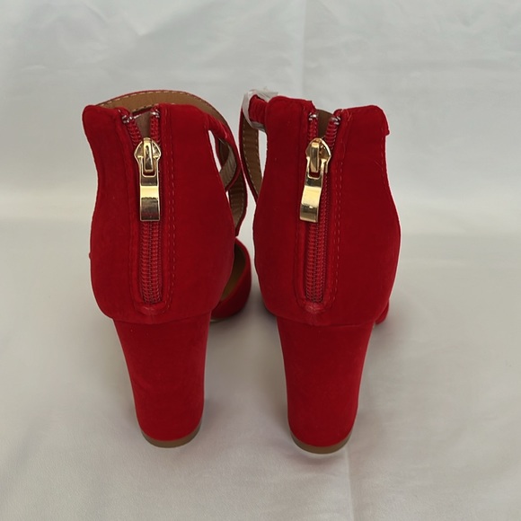Red heels - Picture 3 of 3